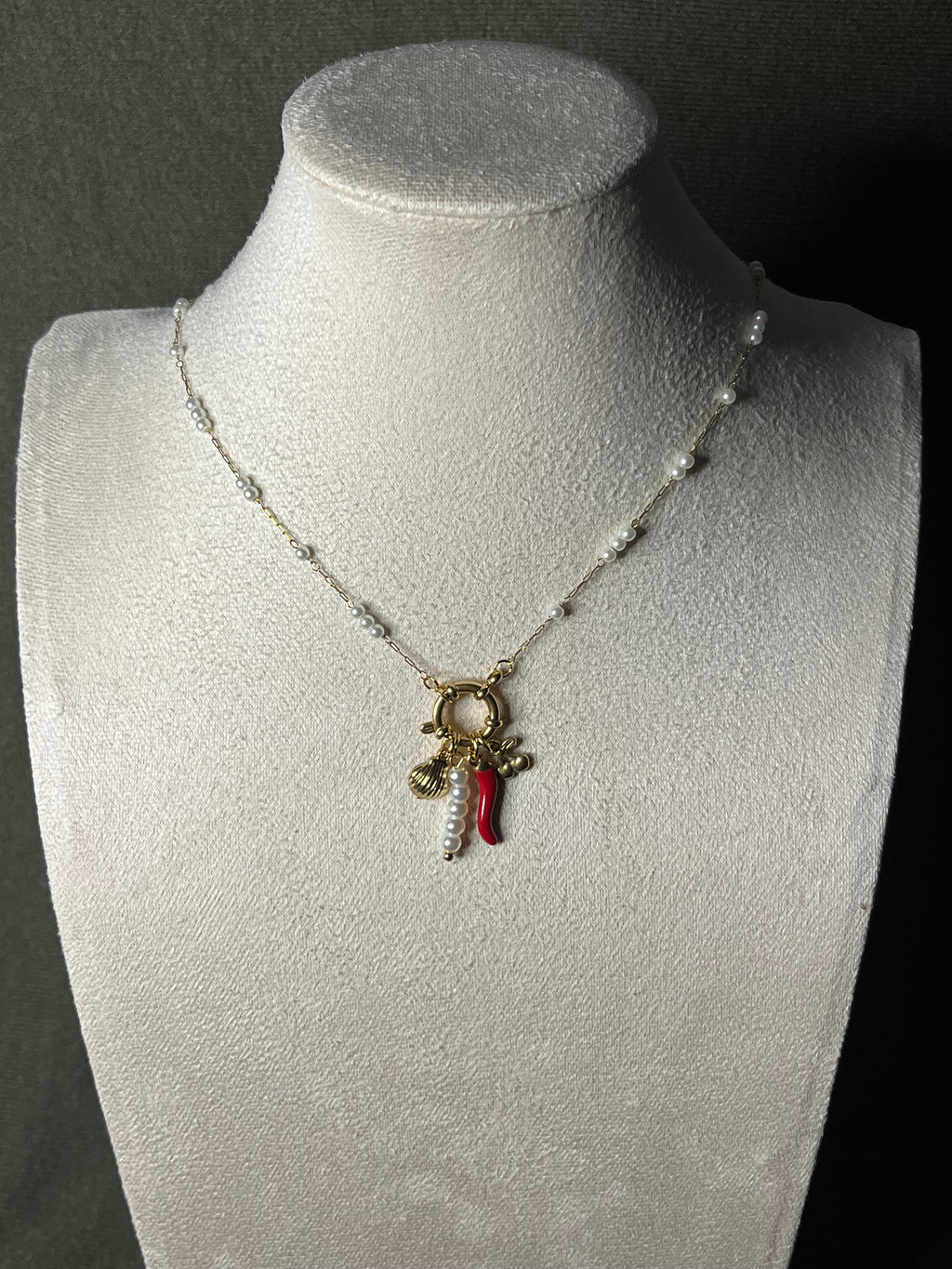 Collier Molly