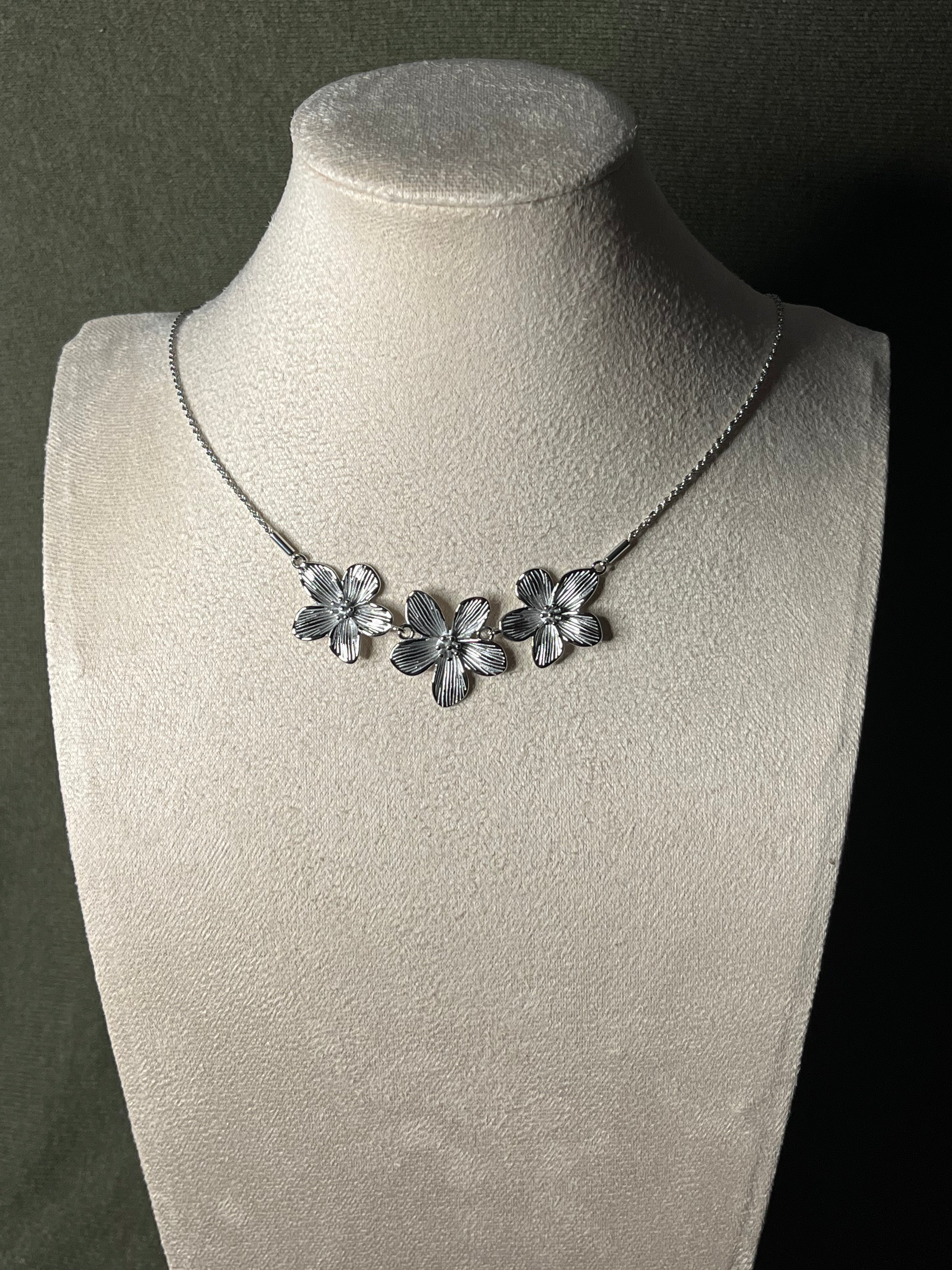 Collier Onaya